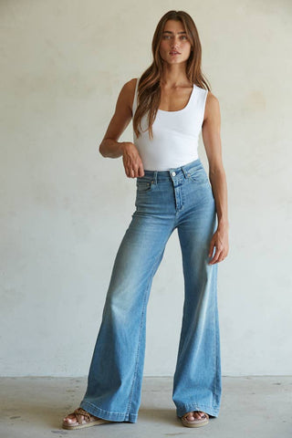 HALTER NECK SLEEVELESS BUTTON UP TOP