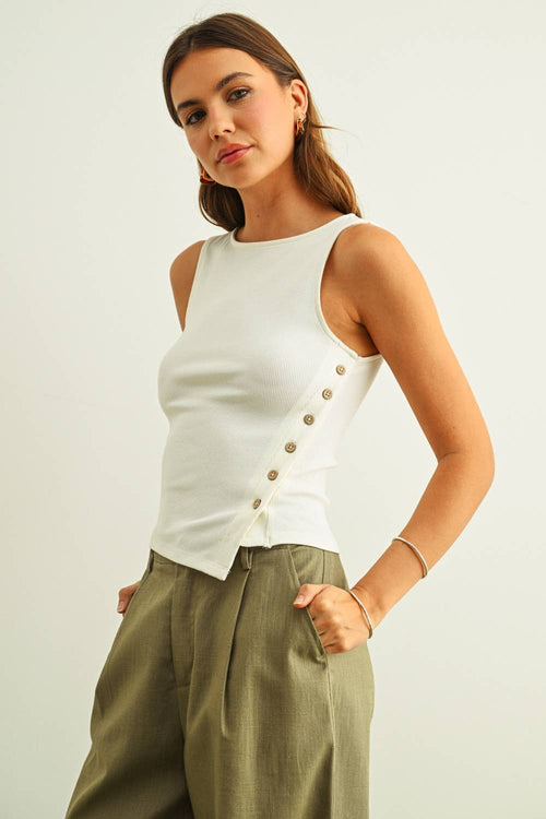 RIBBED S/L BUTTON DETAIL ON THE SIDE TOP