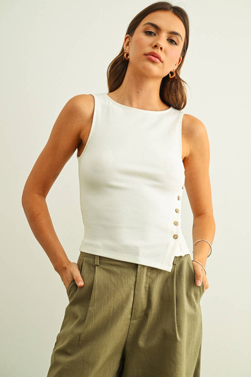 RIBBED S/L BUTTON DETAIL ON THE SIDE TOP