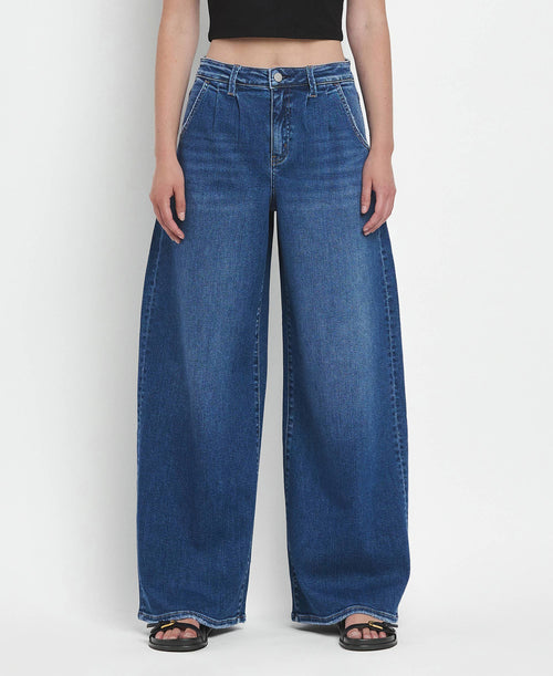 SUPER HIGH RISE PLEATED WIDE JEANS