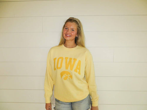 IOWA HAWKEYE APPLIQUE YELLOW MONOCHROMATIC SWEATSHIRT 
